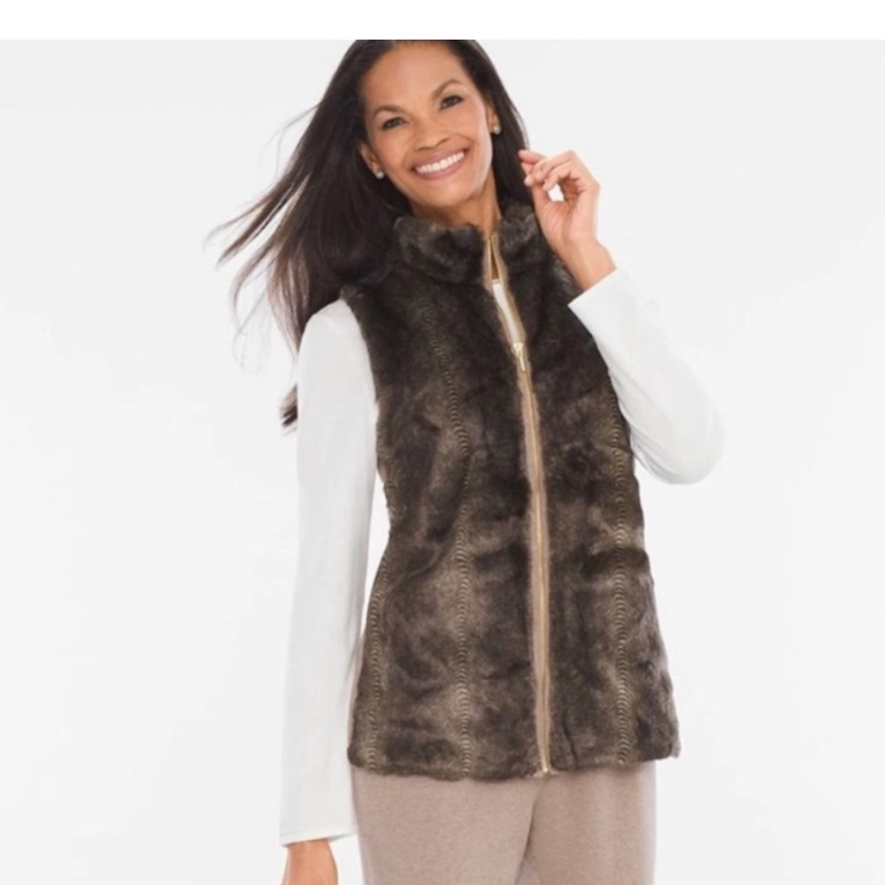Like New CHICO’S Zenergy Faux Fur Vest Women’s Size: M 8/10